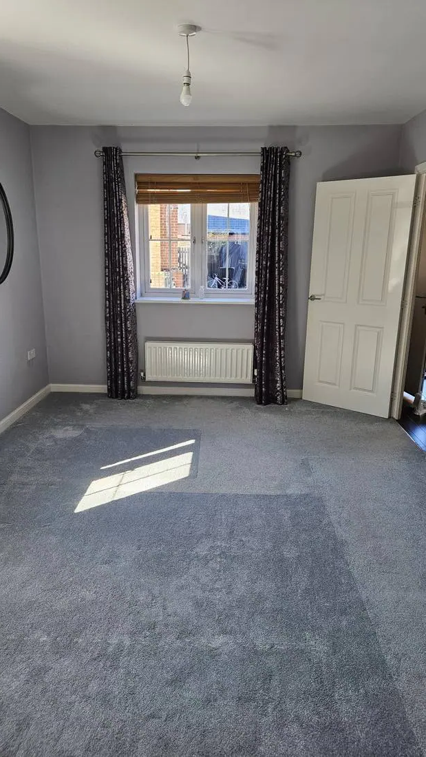 End of tenancy bedroom carpet and curtain cleaning
