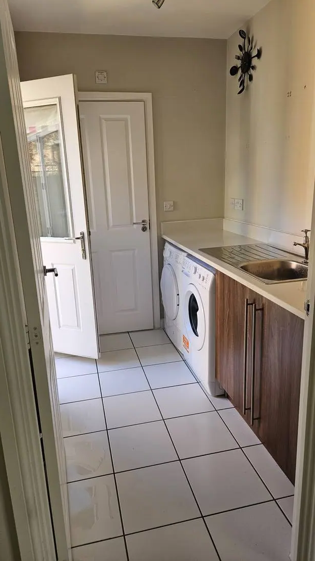 End of tenancy utility room cleaning — appliances and sink