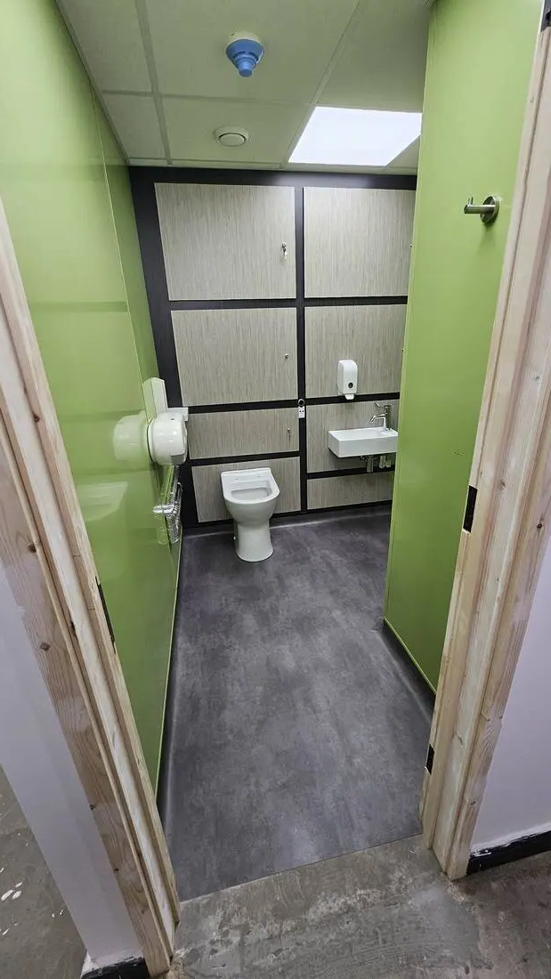 Office washroom cubicle detail cleaning, Milton Keynes